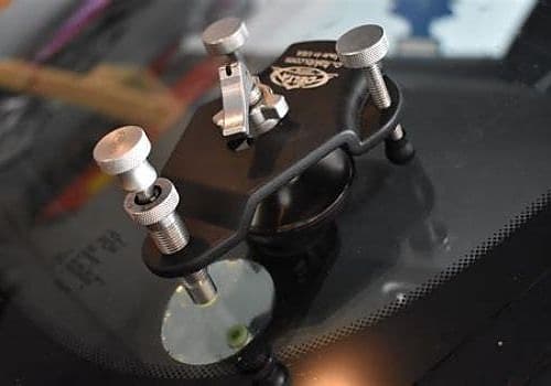 Glass Ding performs windshield repair.