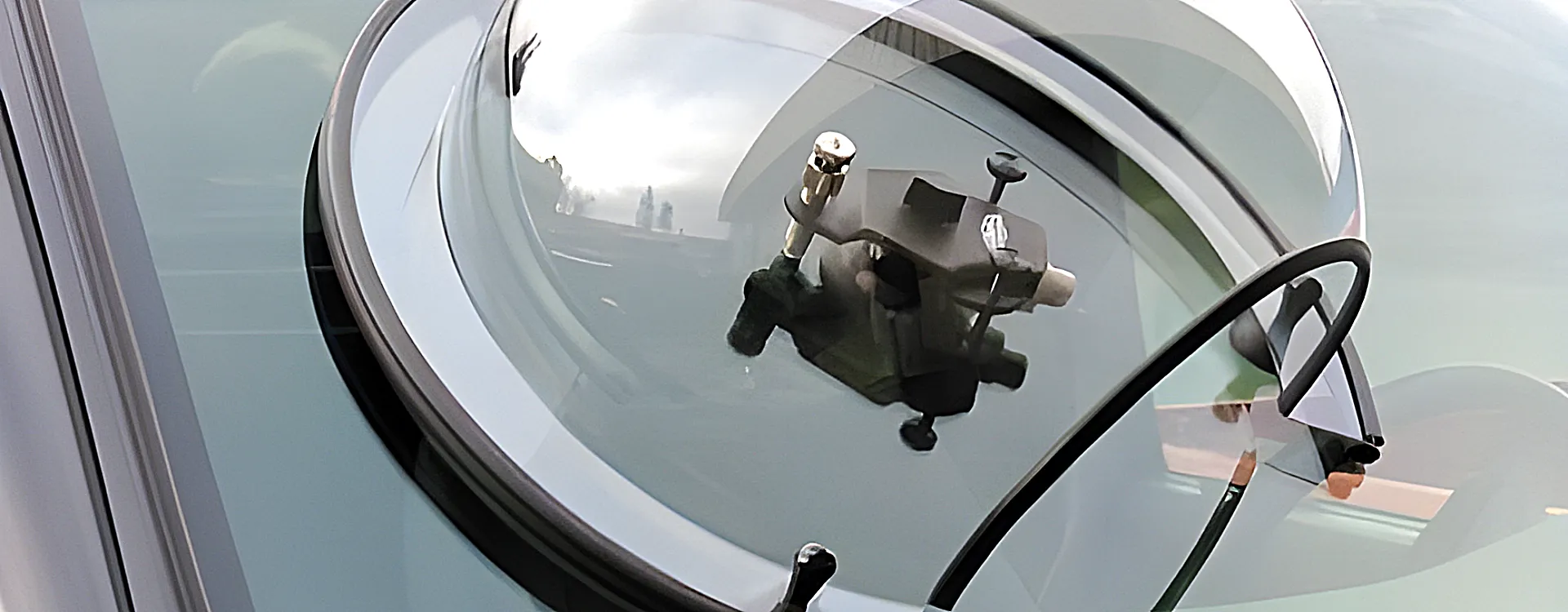 Glass Ding performs mobile service on cars