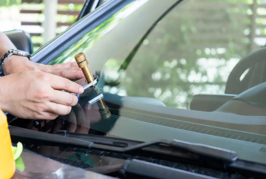 glazier-using-tools-repair-fix-crack-windshield